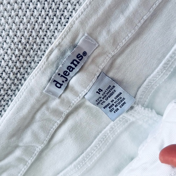 d. jeans Stretchy Women's Cropped White Jeans - Picture 7 of 9